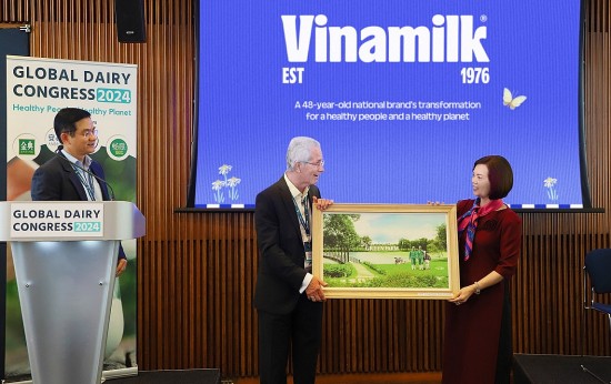 Vinamilk tạo ấn tượng với thương hiệu mới và thông điệp “Để tâm thay đổi” tại Hội nghị sữa toàn cầu 2024