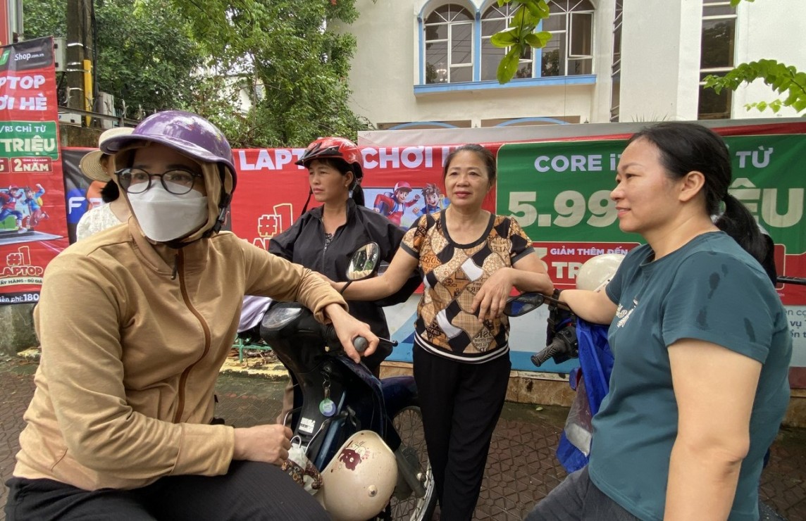 Thanh Hóa: Hình ảnh đẹp về Bộ đội Biên phòng giúp các sĩ tử trong kỳ thi tốt nghiệp THPT