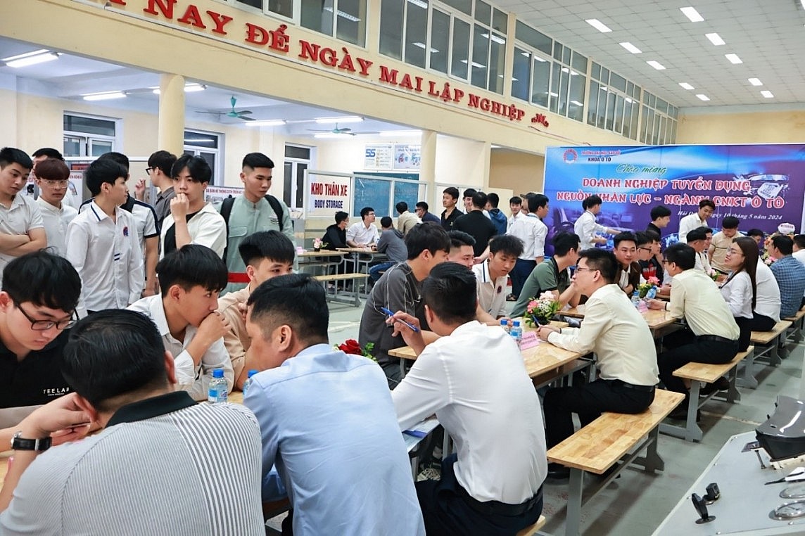 Trường Đại học Sao Đỏ: Tăng cường hợp tác với doanh nghiệp, nâng cao chất lượng nguồn nhân lực Trường Đại học Sao Đỏ: Tăng cường hợp tác với doanh nghiệp, nâng cao chất lượng nguồn nhân lực