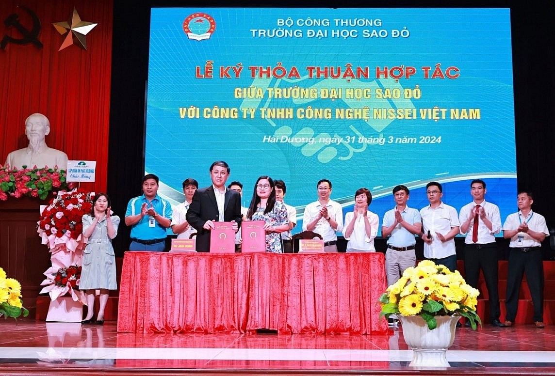 Trường Đại học Sao Đỏ: Tăng cường hợp tác với doanh nghiệp, nâng cao chất lượng nguồn nhân lực Trường Đại học Sao Đỏ: Tăng cường hợp tác với doanh nghiệp, nâng cao chất lượng nguồn nhân lực