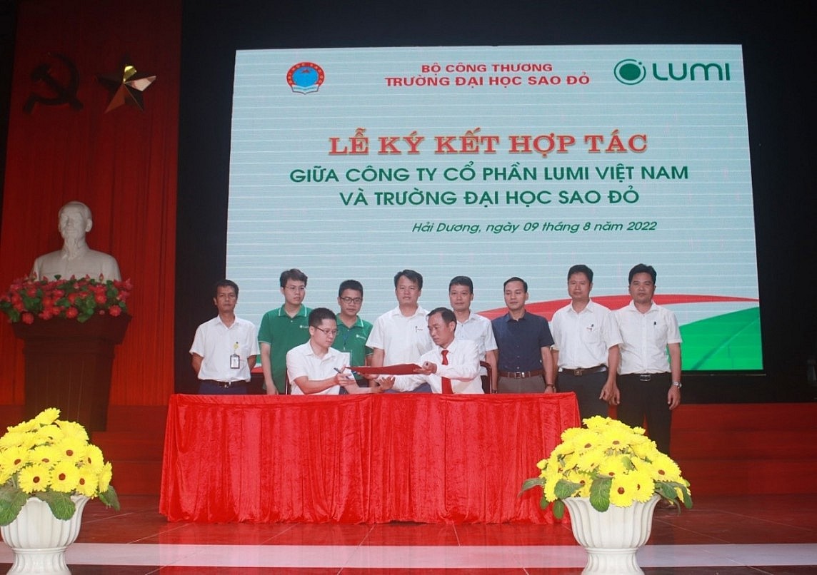 Trường Đại học Sao Đỏ: Tăng cường hợp tác với doanh nghiệp, nâng cao chất lượng nguồn nhân lực Trường Đại học Sao Đỏ: Tăng cường hợp tác với doanh nghiệp, nâng cao chất lượng nguồn nhân lực
