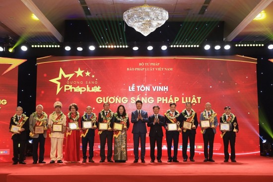 phat dong chuong trinh binh chon ton vinh guong sang phap luat nam 2025