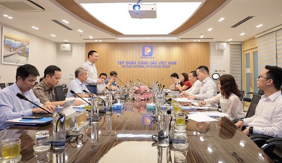 thu truong bo lao dong thuong binh va xa hoi le van thanh lam viec voi petrolimex
