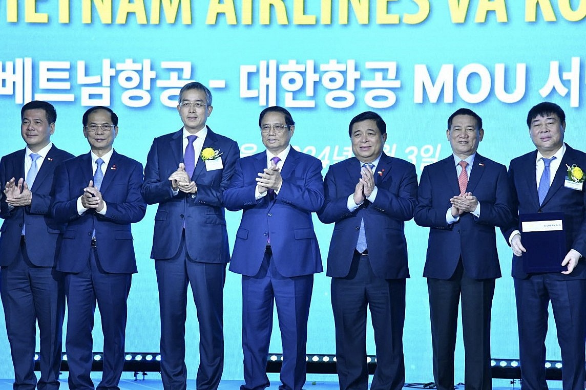 Hiện nay, Vietnam Airlines đang khai thác 06 đường bay thẳng là Hà Nội, Tp Hồ Chí Minh - Seoul; Hà Nội, Tp Hồ Chí Minh - Busan; Đà Nẵng - Seoul và Cam Ranh - Seoul, với tần suất trung bình lên tới 112 chuyến bay mỗi tuần. 