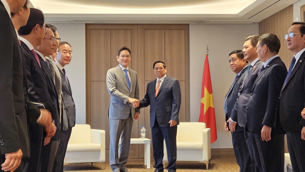 Chùm ảnh: Những hoạt động quan trọng của Bộ trưởng Nguyễn Hồng Diên tại Hàn Quốc Chùm ảnh: Những hoạt động quan trọng của Bộ trưởng Nguyễn Hồng Diên tại Hàn Quốc