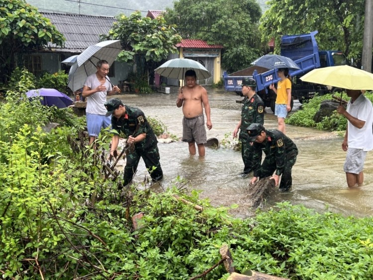 Bộ đội Hà Giang: Giúp người dân khắc phục hậu quả thiên tai