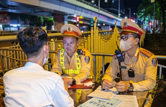 Tài xế có thể bị tước bằng lái trên VNeID khi vi phạm giao thông