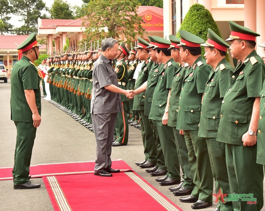 Chủ tịch nước Tô Lâm thăm và làm việc tại Lữ đoàn Công binh 25