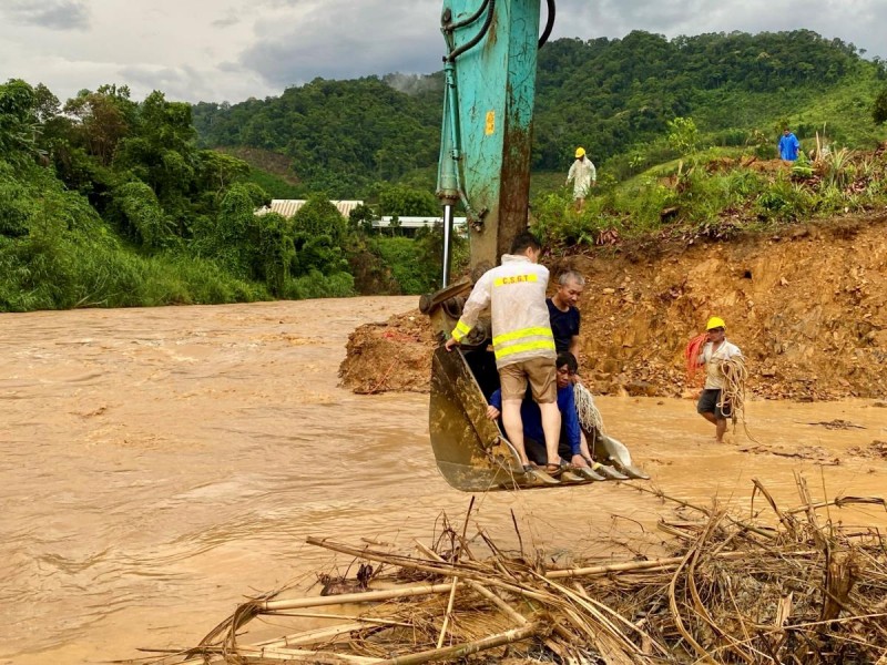 Bộ trưởng Lương Tam Quang gửi thư khen Công an huyện Tây Giang cứu người bị cô lập giữa dòng lũ