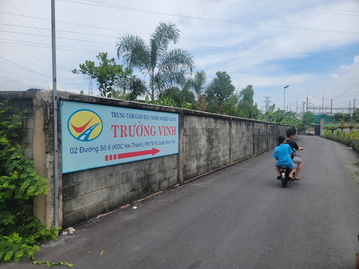 TP. Hồ Chí Minh: ‘Hô biến’ sân thể dục thể thao thành trung tâm dạy lái đồ sộ