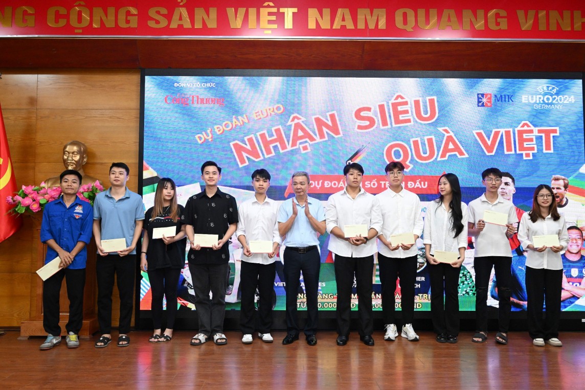 Sinh viên Trường Đại học Điện lực hào hứng tham gia Dự đoán EURO - Nhận siêu quà Việt