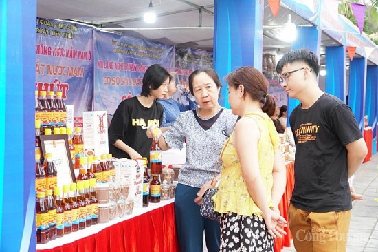 su dung chi dan dia ly nam o gan voi thuong mai san pham va du lich lang nghe