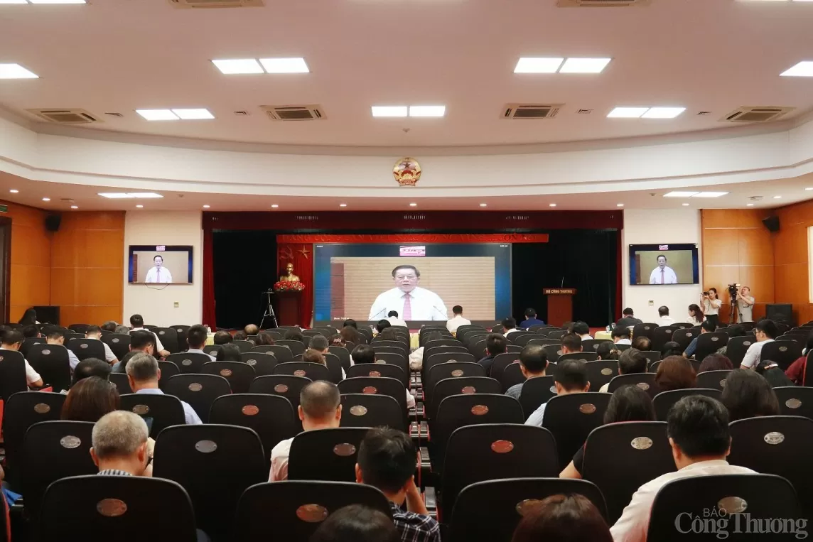 Cán bộ, đảng viên cần chuẩn mực đạo đức gì?