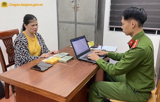 lang son bat nguoi phu nu thu giu 3 banh heroin