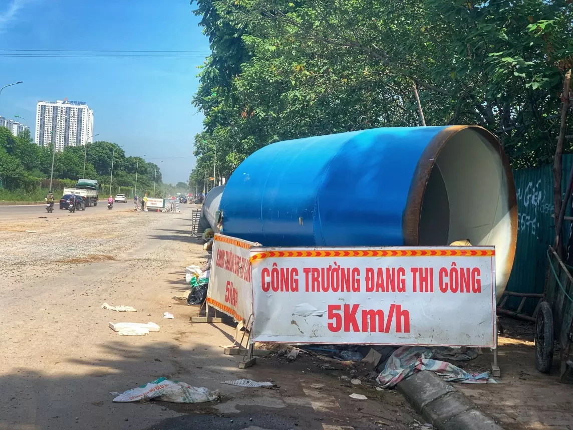 Thi công đường ống nước sạch, ''cày nát'' Đại lộ Thăng Long