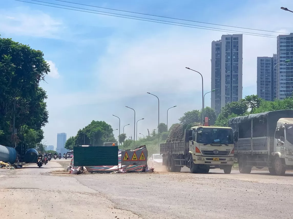 Thi công đường ống nước sạch, ''cày nát'' Đại lộ Thăng Long