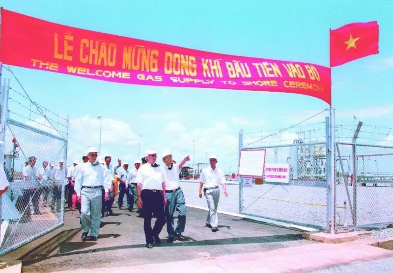 Sự kiện chào mừng dòng khí đầu tiên vào bờ năm 1995