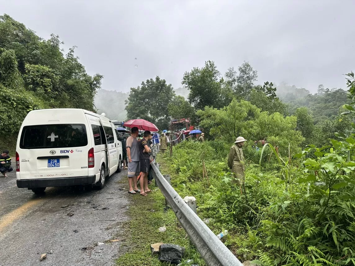 Cập nhật vụ sạt lở đất ở Hà Giang: 15 người thương vong, huy động 500 người tham gia tìm kiếm