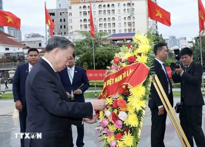 Chủ tịch nước Tô Lâm đặt vòng hoa tại Đài Hữu nghị Việt Nam - Campuchia Chủ tịch nước Tô Lâm đặt vòng hoa tại Đài Hữu nghị Việt Nam - Campuchia