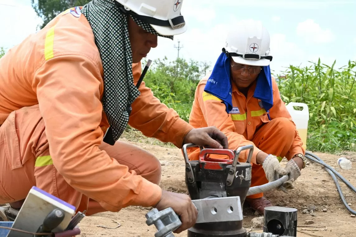 Những hình ảnh mới nhất trên công trường đường dây 500kV mạch 3