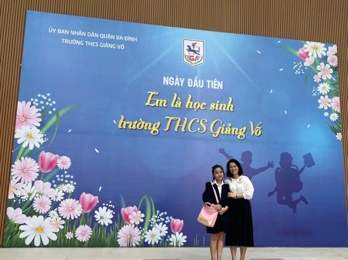 Hà Nội: Phụ huynh phấn khởi trong ngày xác nhận vào lớp 6