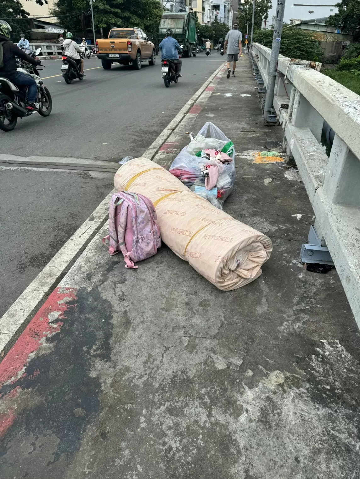 TP. Hồ Chí Minh: Tuyến đường Chu Văn An vẫn nhếch nhác vì rác