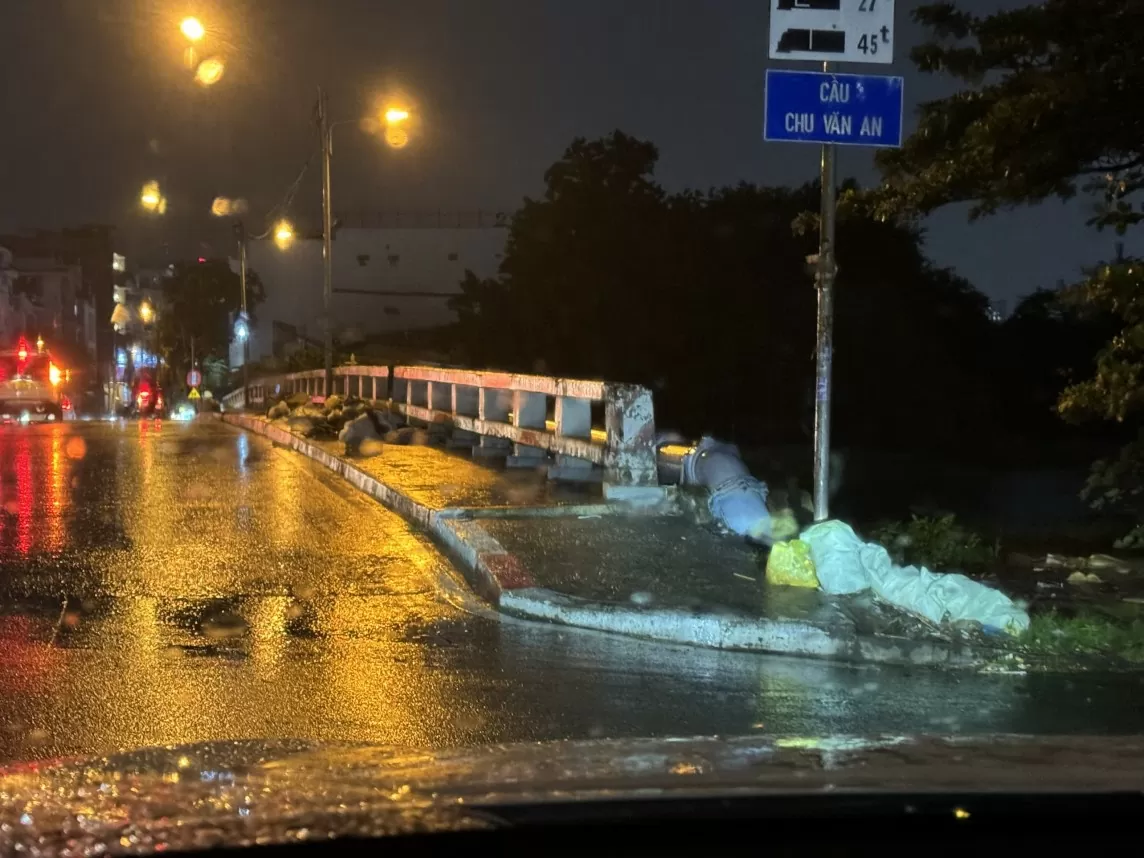 TP. Hồ Chí Minh: Tuyến đường Chu Văn An vẫn nhếch nhác vì rác