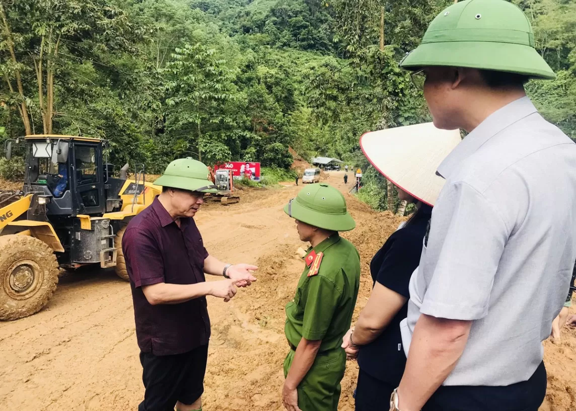 Cập nhật vụ sạt lở đất ở Hà Giang: Phát hiện vỡ òa, dừng tìm kiếm cô gái nghi mất tích