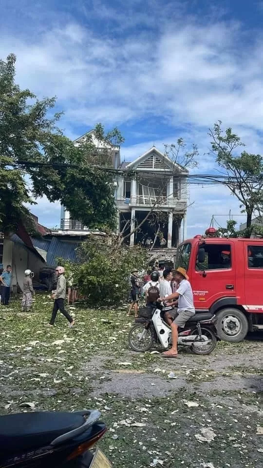 Cảnh tan hoang sau vụ nổ rung chuyển ở Thái Nguyên, nhiều người bị vùi lấp