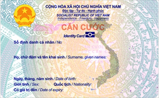nguoi 2 quoc tich co duoc cap the can cuoc khong