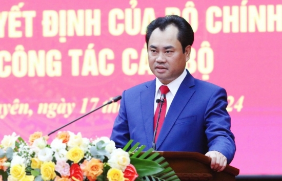 bo chinh tri chuan y ong trinh viet hung giu chuc bi thu tinh uy thai nguyen