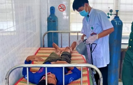 Bà Rịa - Vũng Tàu: Chìm tàu cá, 5 ngư dân ôm can trôi dạt trên vùng biển Côn Đảo