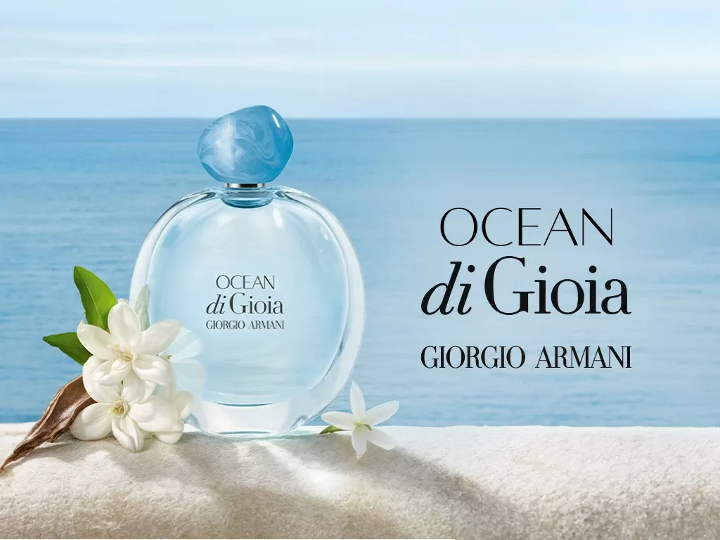 Giorgio Armani tạo nên hình ảnh của người phụ nữ hiện đại nhưng nhu mì, đằm thắm.