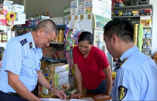 Lai Châu: Tuyên truyền quy định pháp luật về giá với hộ kinh doanh trong mùa mưa lũ