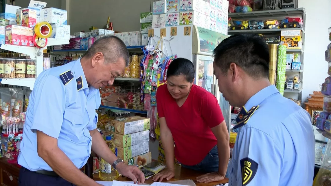 Lai Châu: Tuyên truyền quy định pháp luật về giá với hộ kinh doanh trong mùa mưa lũ