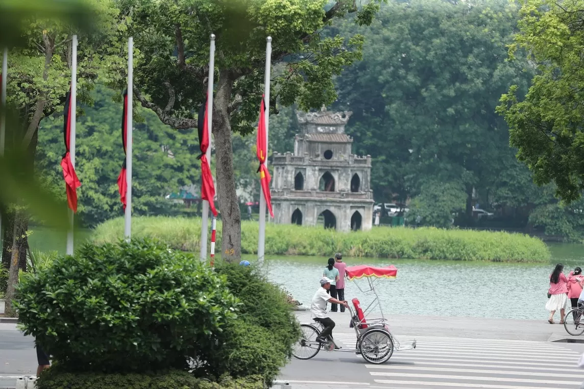 'Nước mắt rơi chung' và những phát ngôn thiếu chuẩn mực về ngày buồn của đất nước!