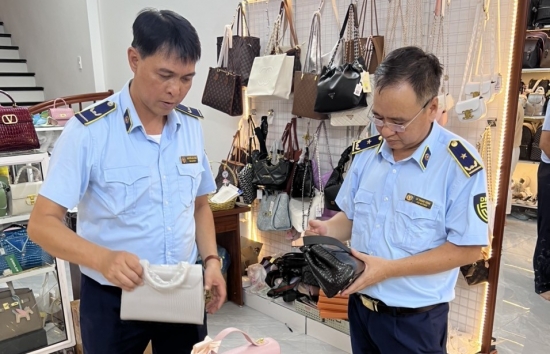 thai binh xu phat ho kinh doanh huyen nguyen do trung bay de ban hang gia mao nhan hieu hermes