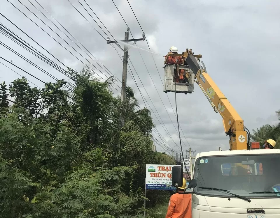 Bến Tre: ''Đi từng ngõ, gõ từng nhà'' tuyên truyền người dân sử dụng điện tiết kiệm và an toàn