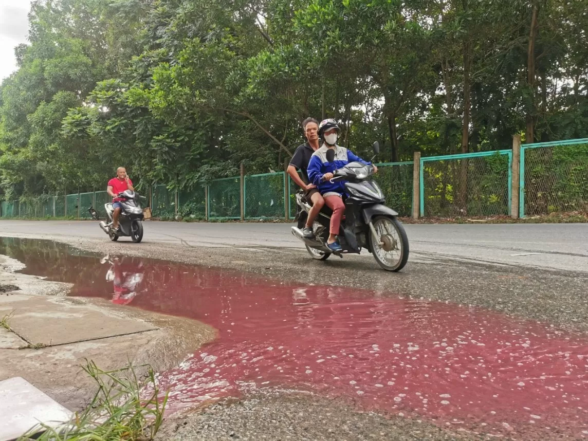 Hà Nội: Truy tìm nguồn thải bí ấn 'nhuộm đỏ' ngã ba Đại lộ Thăng Long - Vân Côn