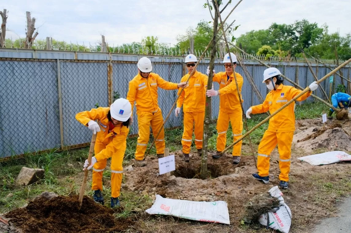 Thực hiện việc bảo vệ môi trường ở các công trình khí