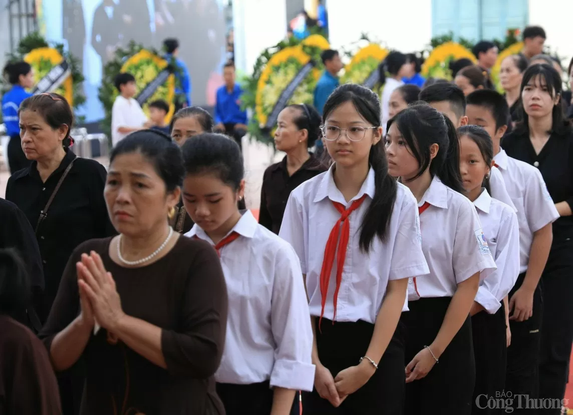 Gần 1 nghìn đoàn đến viếng Tổng Bí thư Nguyễn Phú Trọng tại xã Đông Hội, huyện Đông Anh, Hà Nội