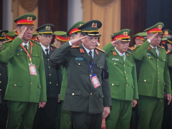trung tuong le hong nam dan dau doan can bo cong an tphcm vieng tong bi thu nguyen phu trong
