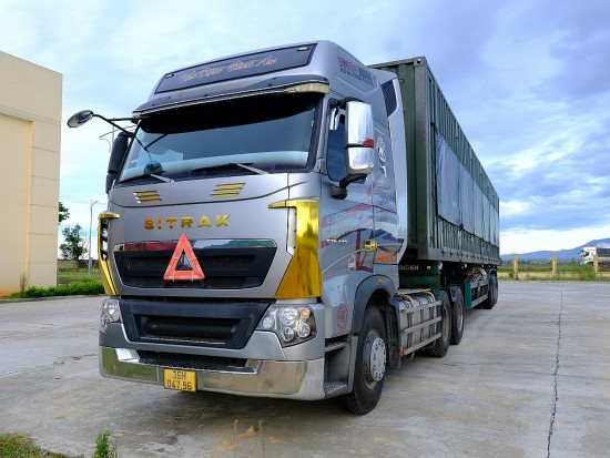 ha tinh huy dong nhieu xe chuyen dung truy duoi xe dau keo tren quoc lo 1a