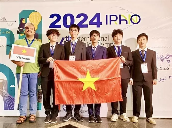 Cả 5 học sinh Việt Nam đều giành Huy chương Vàng, Bạc tại Olympic Vật lý quốc tế 2024