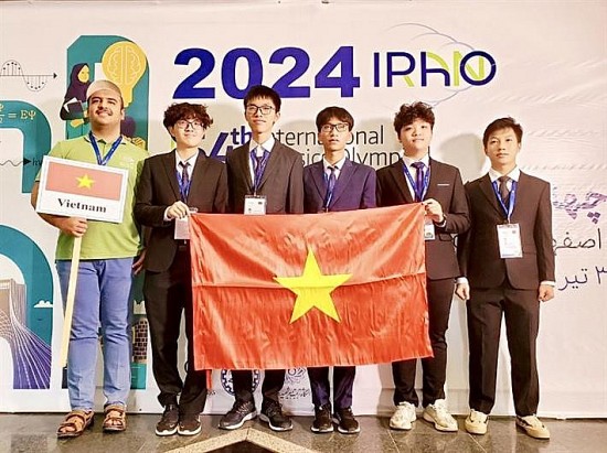 ca 5 hoc sinh viet nam deu gianh huy chuong vang bac tai olympic vat ly quoc te 2024