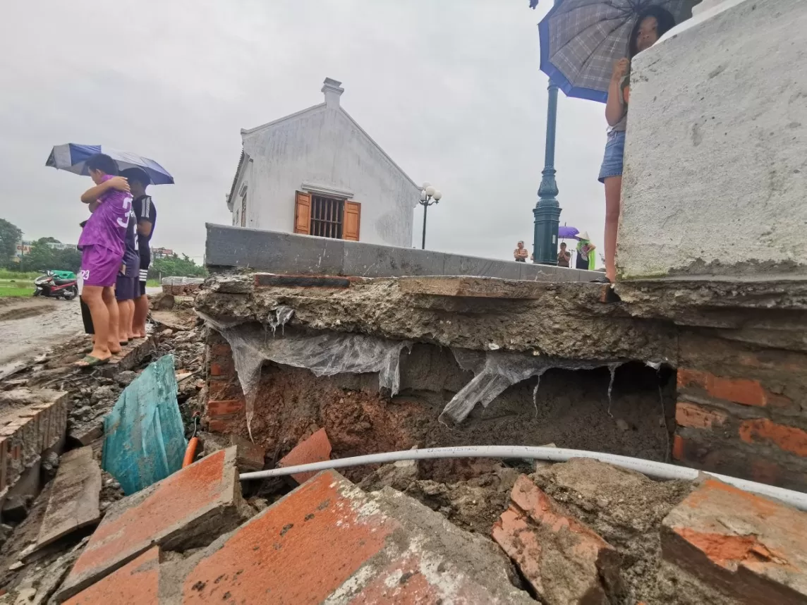 Phần công trình đình làng 24 tỷ ở Hà Nội đổ sập: Hé lộ dấu hiệu bất thường