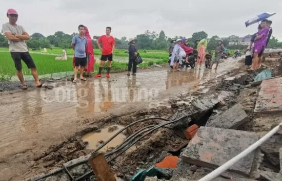 Tường bao công trình đình làng 24 tỷ ở Hà Nội đổ sập: Hé lộ dấu hiệu bất thường