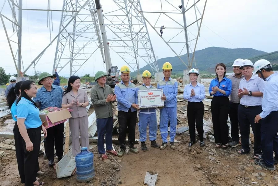 Bí thư Tỉnh ủy Thanh Hóa thăm, động viên cán bộ đang thi công Dự án đường dây 500kV mạch 3