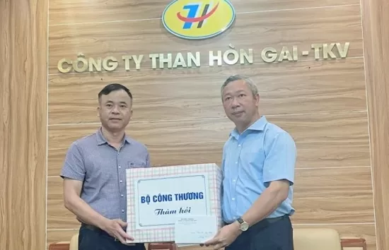 Bộ Công Thương thăm hỏi thân nhân, chỉ đạo khắc phục vụ tai nạn hầm lò tại Công ty Than Hòn Gai