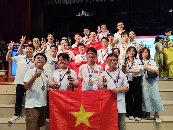 viet nam gianh 16 huy chuong giai thuong tai olympic toan hoc tre quoc te tai an do
